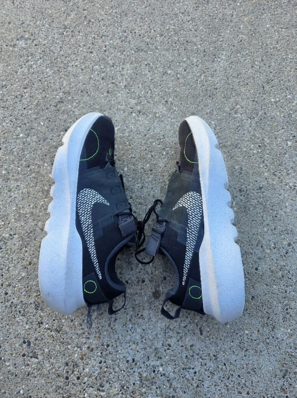Nike Black and Green Athletic Sneaker Youth Boys 7Y
